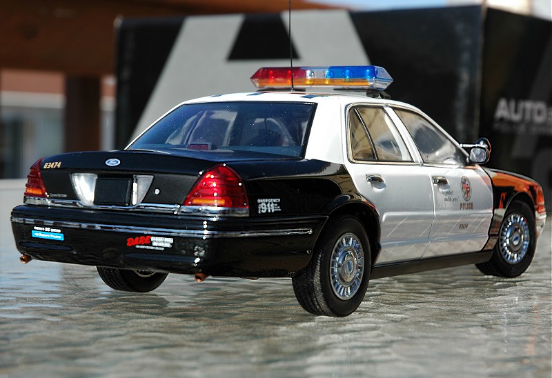 Ford Crown Victoria 911